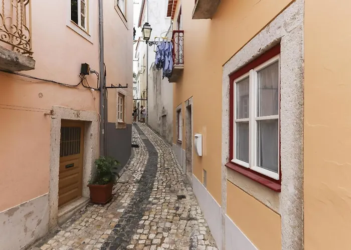 Golden Castle By Homing Lisboa