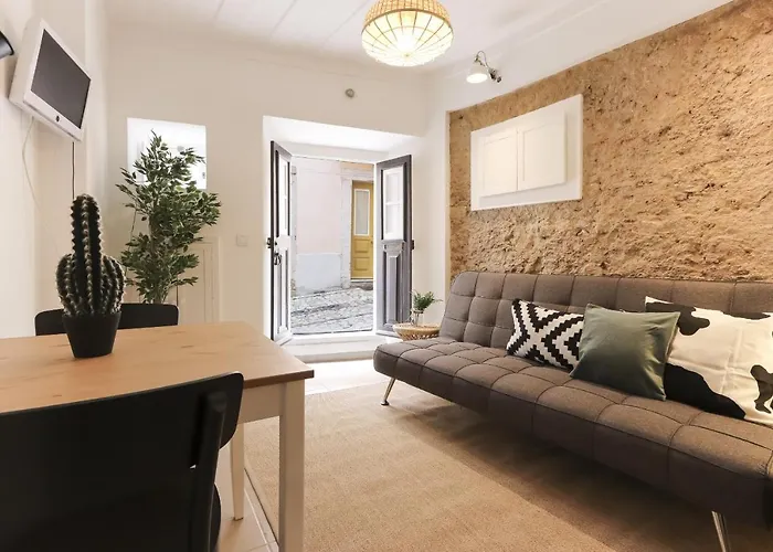 Golden Castle By Homing Lisboa